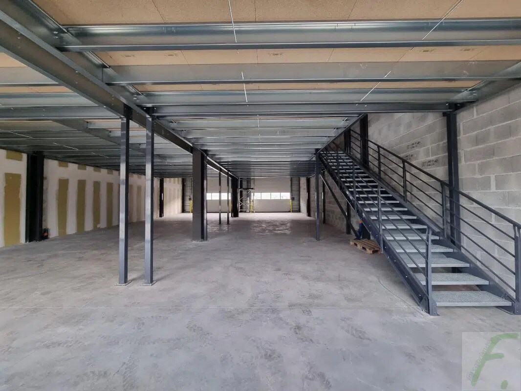 Industrial in Méry for lease Building Photo- Image 1 of 13