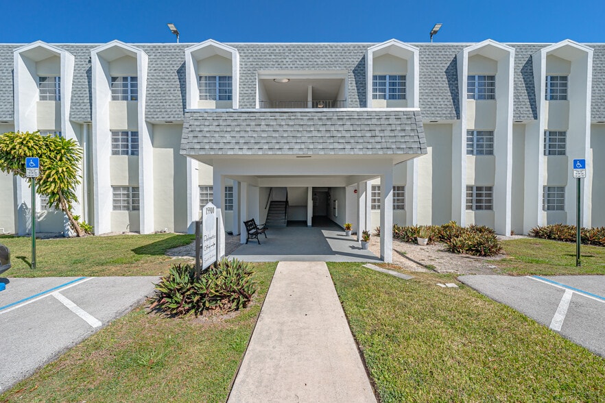 15900 SW 95th Ave Miami FL 33157 - 15900 SW 95th Ave Miami FL Building Photo 2 Large 