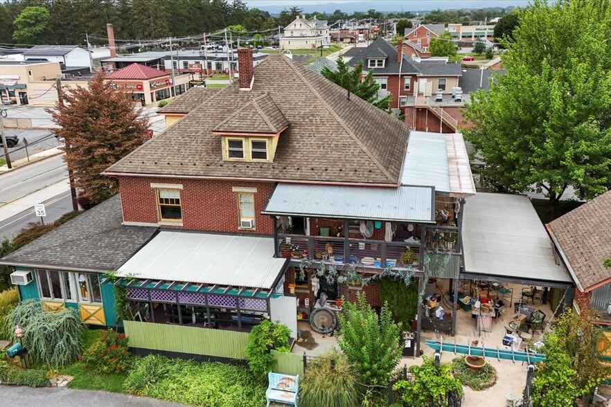 1055 Lincoln Way E, Chambersburg, PA for sale - Building Photo - Image 2 of 6