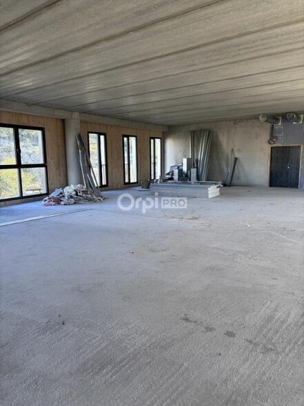 Office in Avignon for lease - Interior Photo - Image 2 of 4
