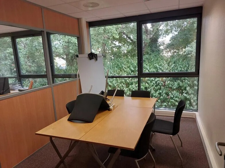 Office in Nantes for lease - Interior Photo - Image 2 of 3