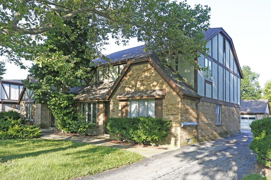 2330 Rockspring Rd, Toledo, OH for sale - Primary Photo - Image 1 of 1