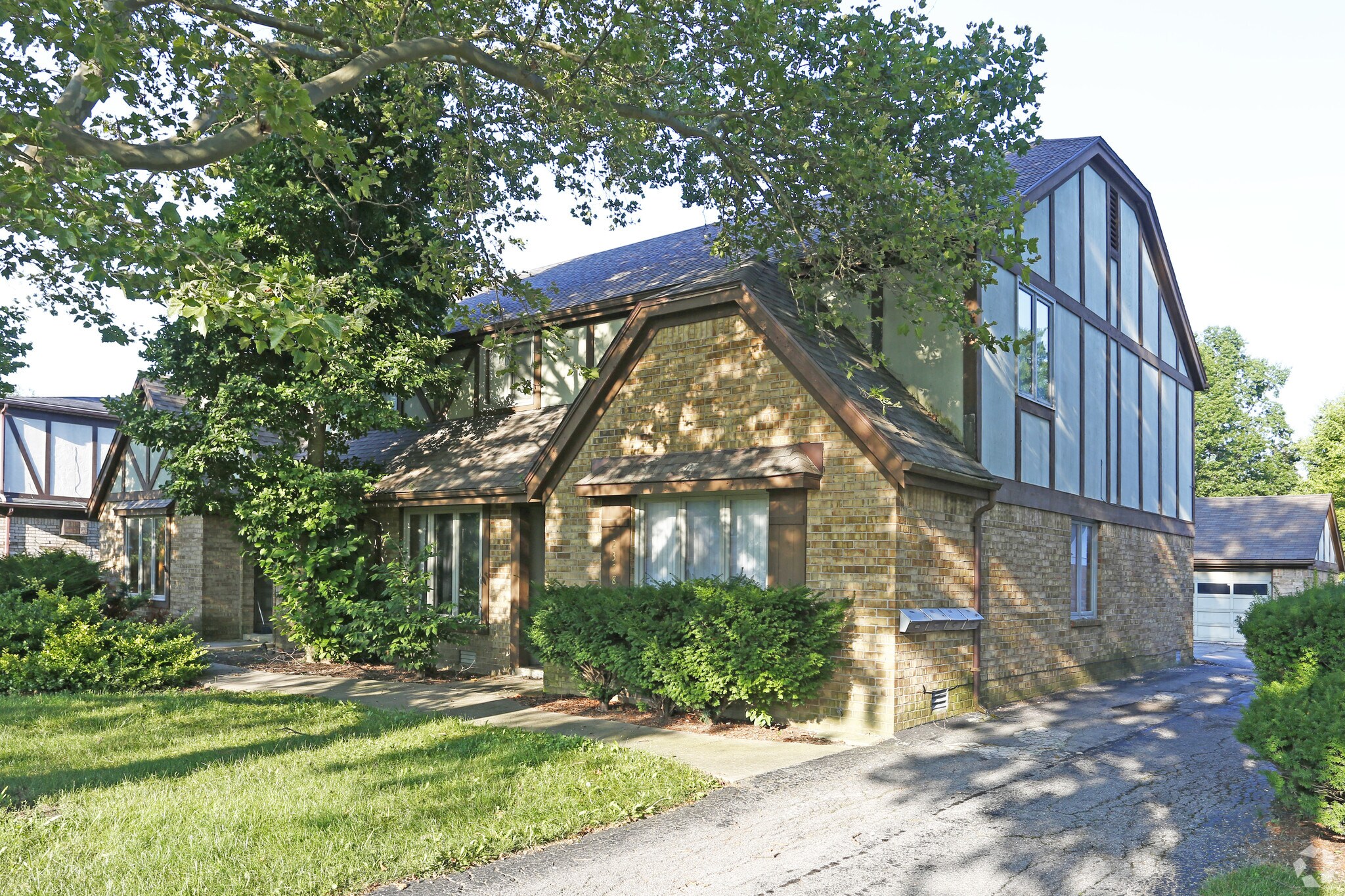 2330 Rockspring Rd, Toledo, OH for sale Primary Photo- Image 1 of 1