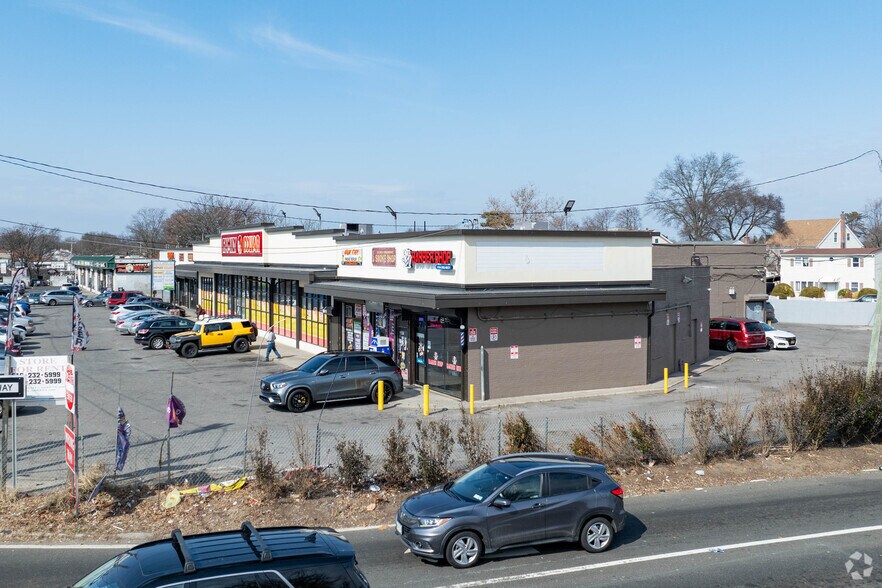 957-979 Nassau Rd, Uniondale, NY for sale - Primary Photo - Image 1 of 1