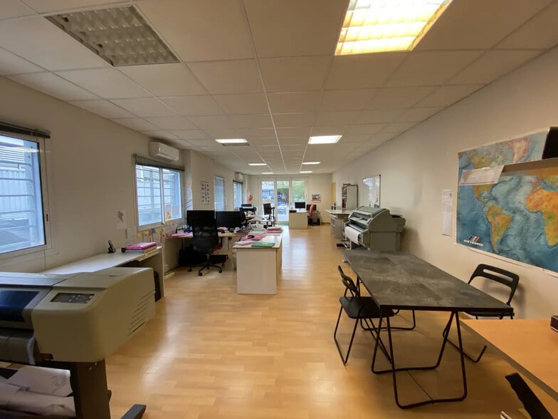 14 Rue Condorcet, Cenon for lease - Interior Photo - Image 2 of 6