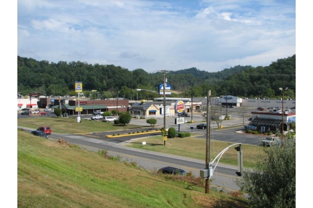 343-451 N Mayo Trl, Paintsville, KY for sale - Primary Photo - Image 1 of 1