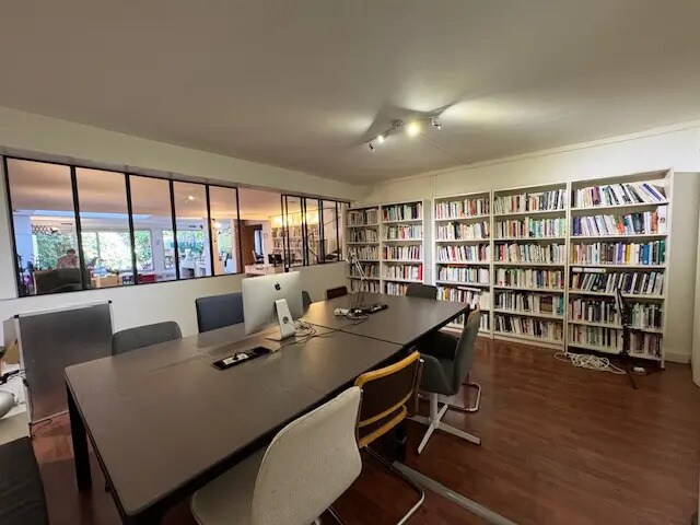 Office in Montrouge for sale - Building Photo - Image 2 of 8