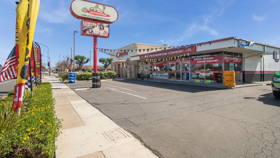 2210 W Lincoln Ave, Anaheim, CA for sale - Building Photo - Image 1 of 1