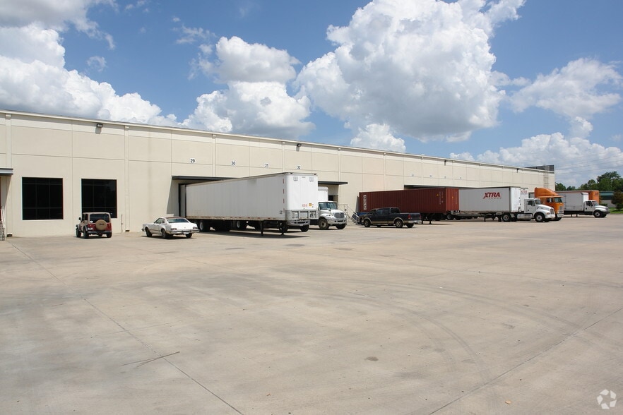 9010 W Little York Rd, Houston, TX for lease - Building Photo - Image 3 of 7