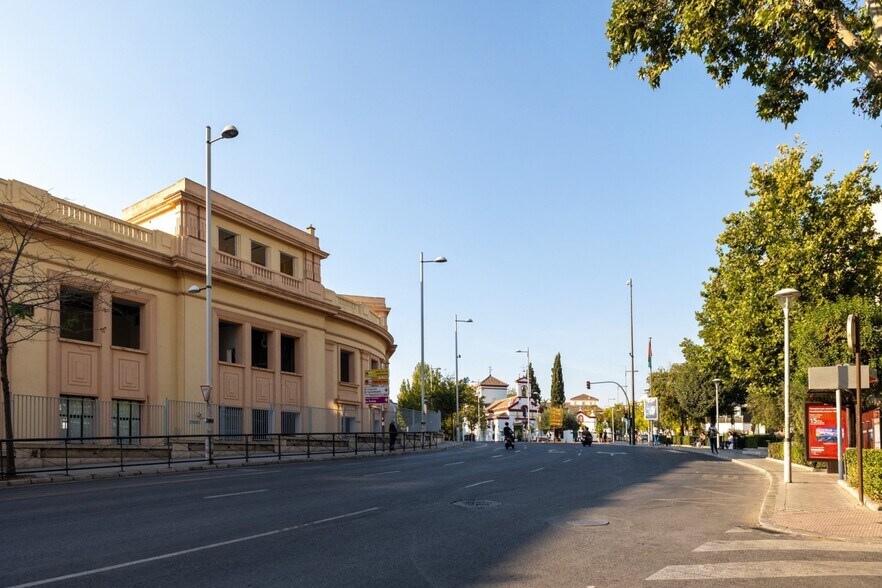 Retail in Granada for sale - Building Photo - Image 1 of 15