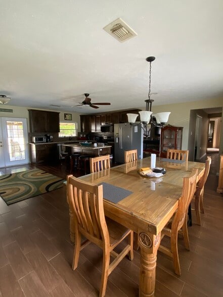 561 Lakeway Dr, Montgomery, TX for sale - Building Photo - Image 3 of 21