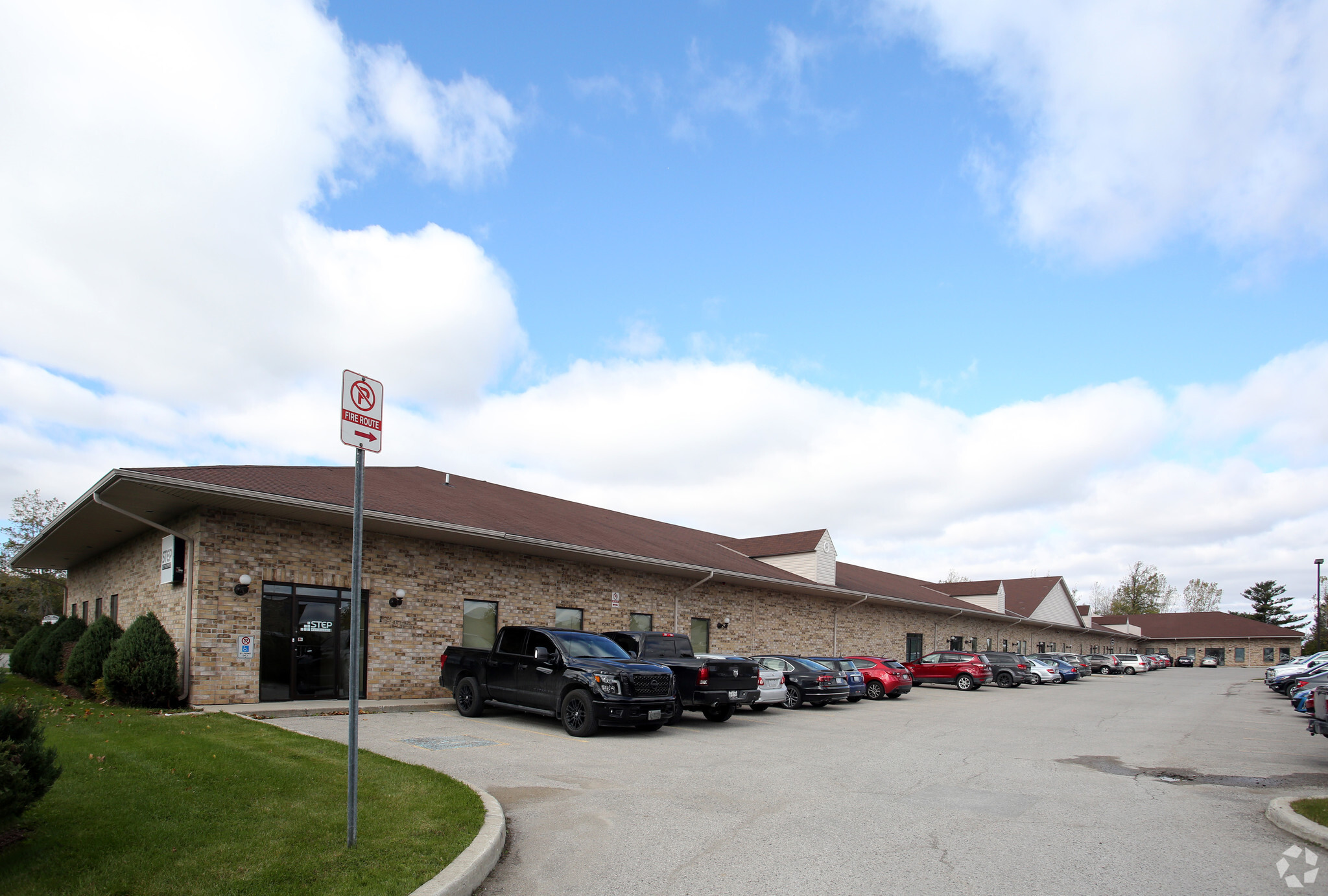 1385 N Routledge Park, London, ON for lease Primary Photo- Image 1 of 7