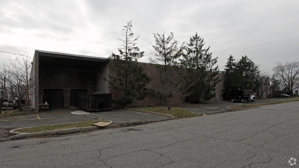 75 Triangle Blvd, Carlstadt, NJ for sale - Building Photo - Image 2 of 2