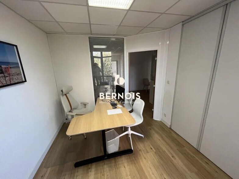 Office in Toulon for lease - Interior Photo - Image 3 of 6