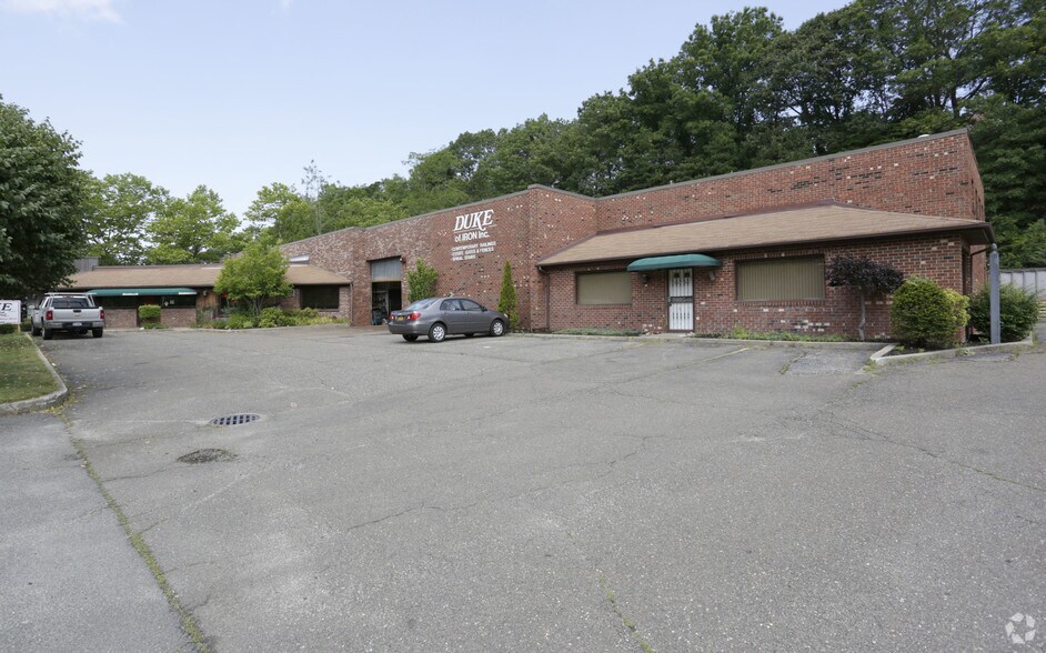Flex in Smithtown, NY for sale - Primary Photo - Image 1 of 1