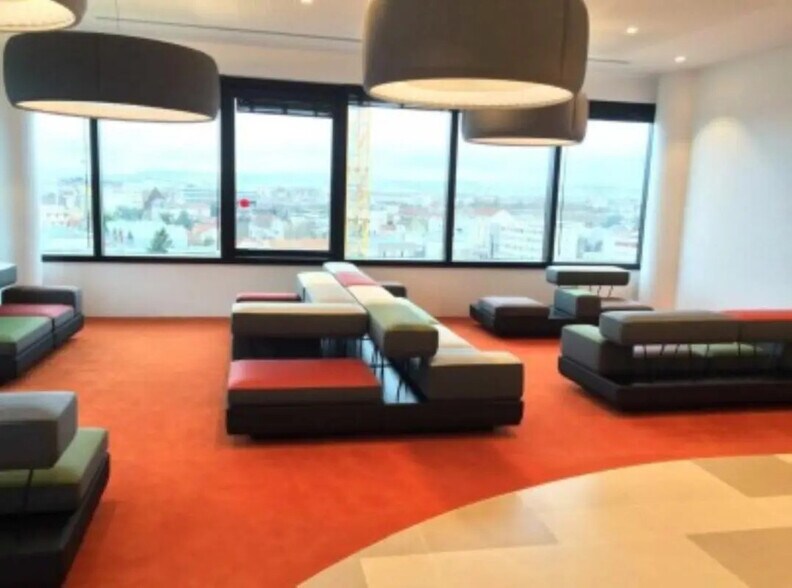 Office in Bezons for lease - Building Photo - Image 3 of 6