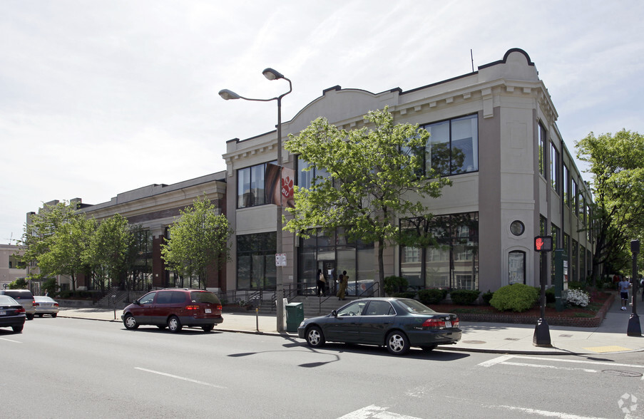 930 Commonwealth Ave, Boston, MA for lease - Primary Photo - Image 1 of 11