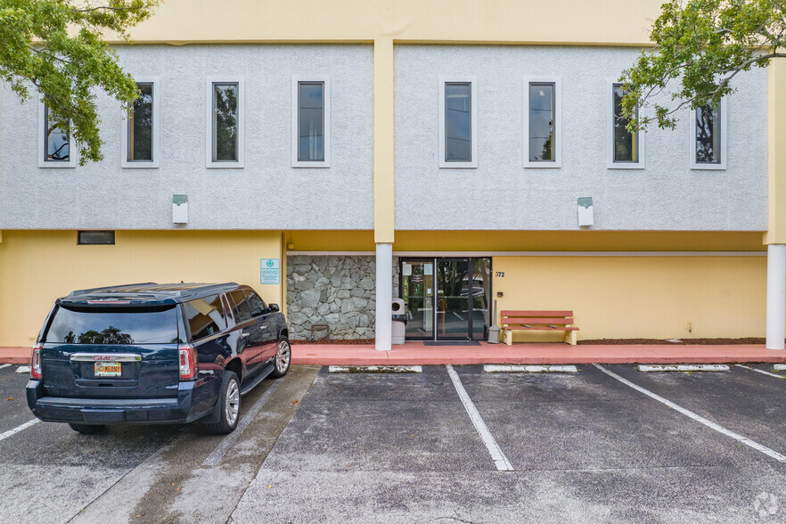 572 E Mcnab Rd, Pompano Beach, FL for lease - Building Photo - Image 3 of 11