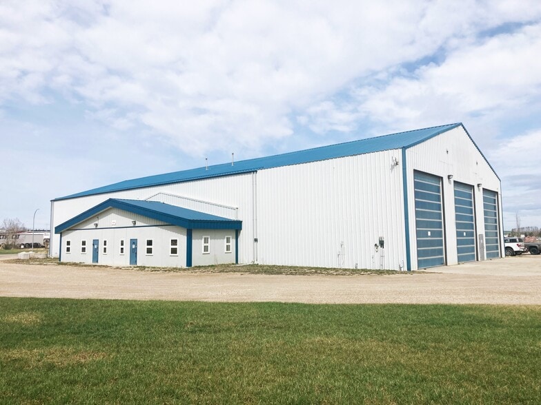 253 Burnt Park Dr, Red Deer County, AB for sale - Building Photo - Image 2 of 25