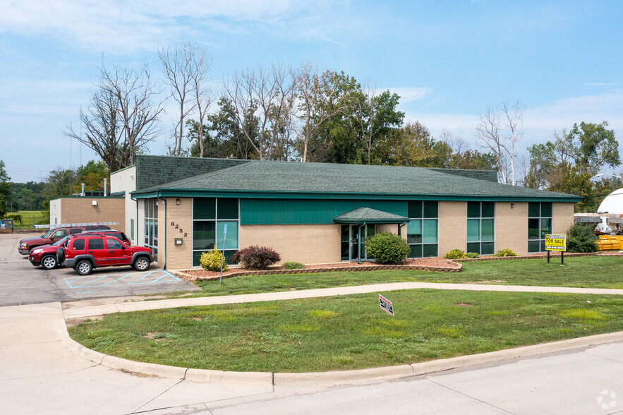 6252 Monroe Blvd, Taylor, MI for sale - Primary Photo - Image 1 of 1