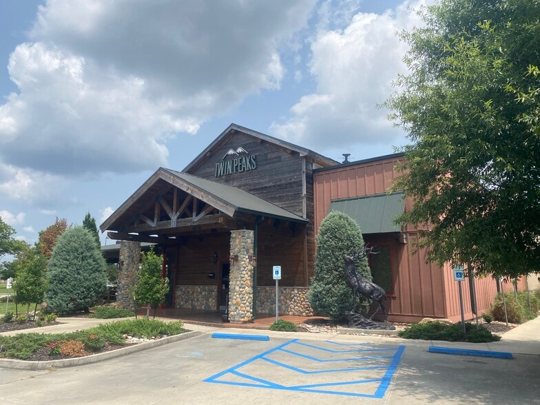 5801 Johnston St, Lafayette, LA for sale - Building Photo - Image 1 of 32