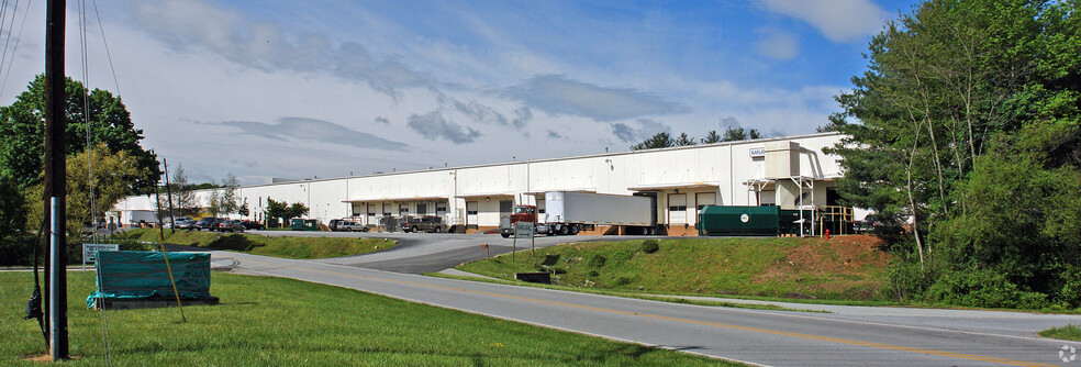 235-269 Cane Creek Rd, Fletcher, NC for lease - Building Photo - Image 1 of 4