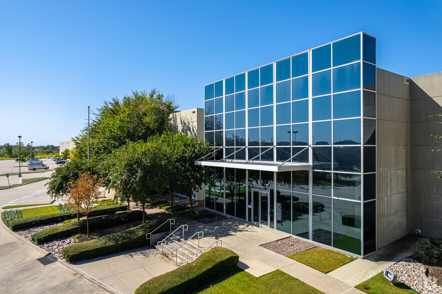 4717 Plano Pky, Carrollton, TX for lease - Primary Photo - Image 1 of 7