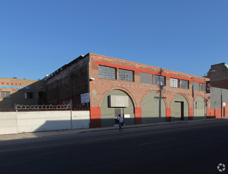 1711 N Spring St, Los Angeles, CA for lease - Primary Photo - Image 2 of 4