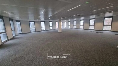Office in Lyon for lease Building Photo- Image 1 of 1