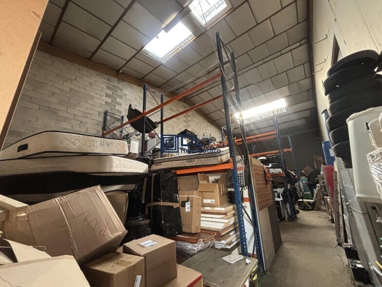 Flex in Champlan for lease - Interior Photo - Image 2 of 3