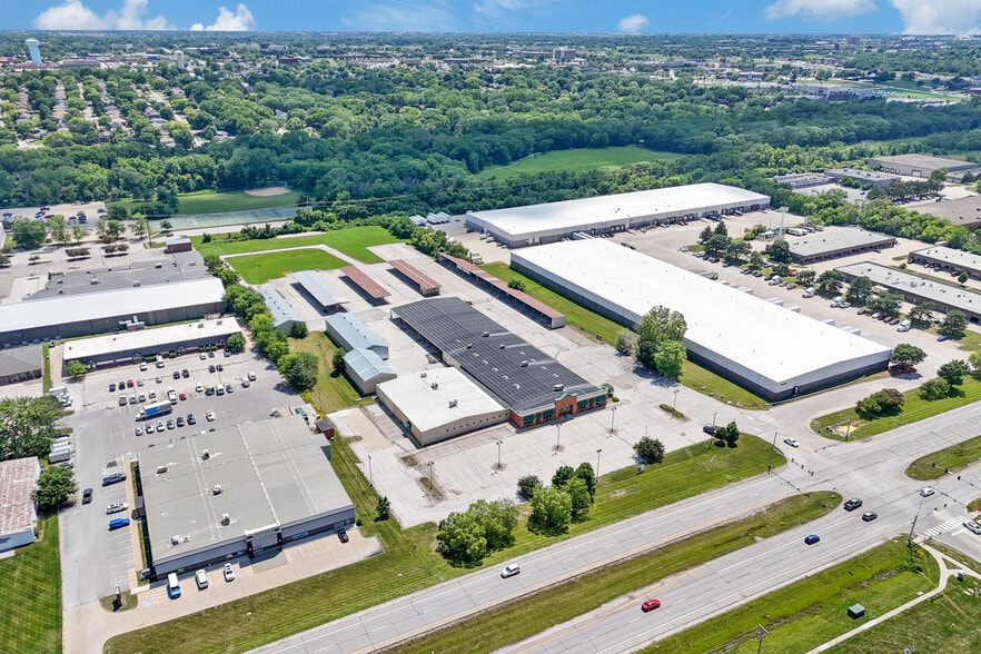 10320 Hickman Rd, Clive, IA for sale - Building Photo - Image 3 of 9