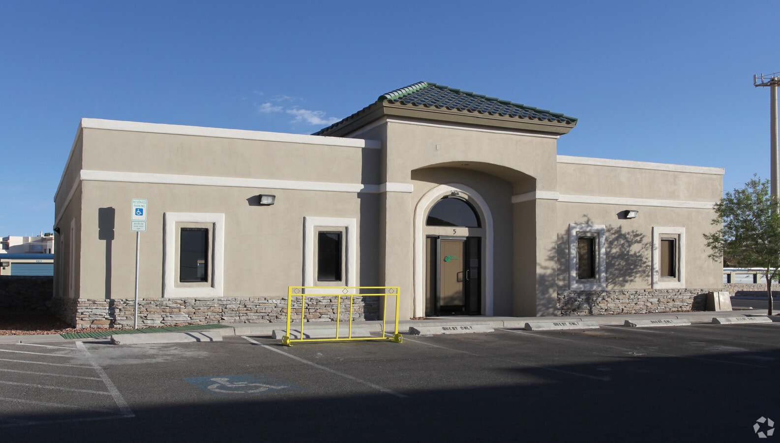 840 E Redd Rd, El Paso, TX 79912