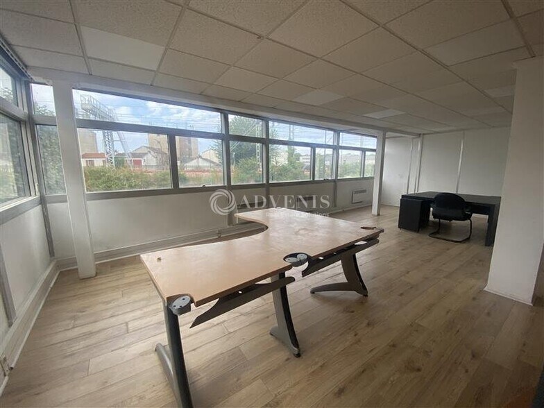 2 Bis Rue D'Ivry, Vitry-sur-Seine for lease - Interior Photo - Image 3 of 9