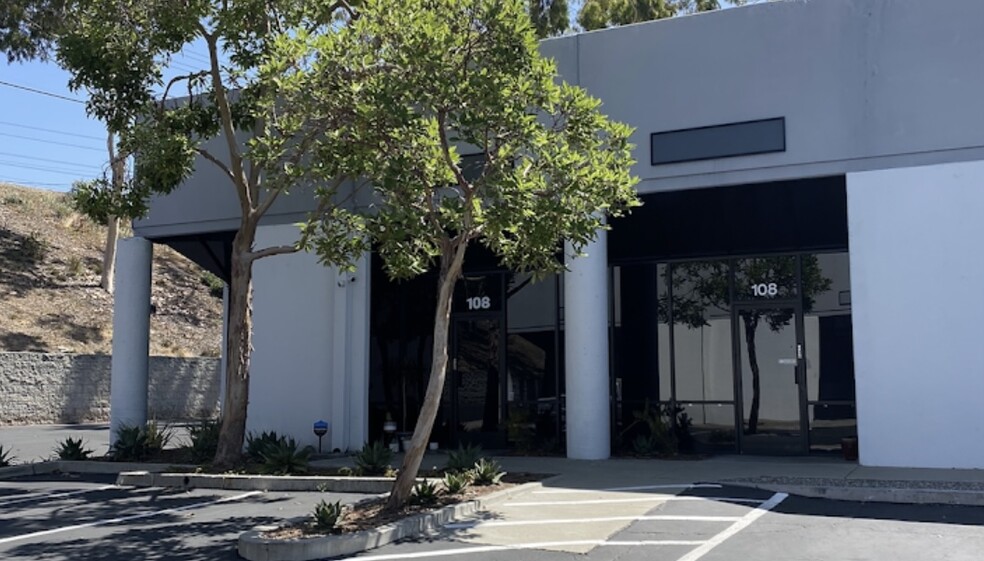 3060 Industry St, Oceanside, CA for lease - Building Photo - Image 1 of 3