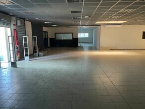 Flex in Gémenos for lease Building Photo- Image 2 of 4