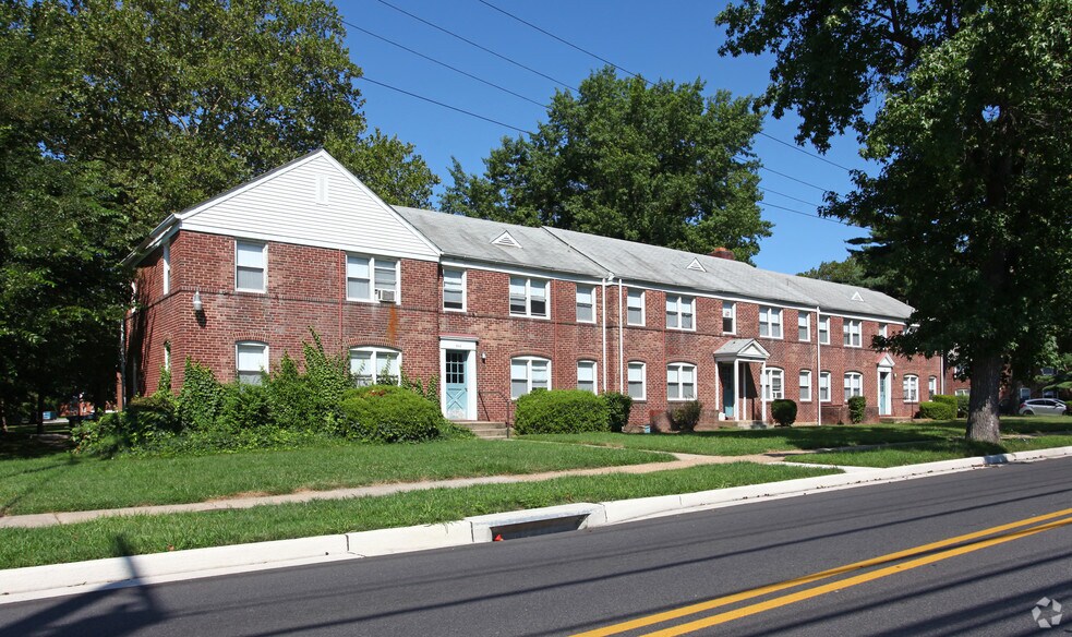 Multifamily in Essex, MD for sale - Primary Photo - Image 1 of 1