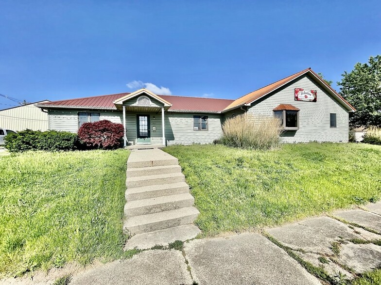 211 N Walnut St, Crawfordsville, IN for lease - Building Photo - Image 1 of 8