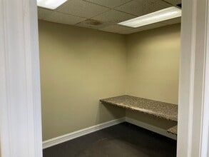 17560-17600 Helro Dr, Fraser, MI for lease Interior Photo- Image 2 of 4