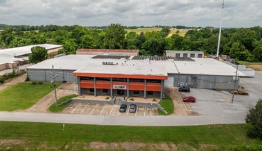 2429 N Gregg Ave, Fayetteville, AR for lease Building Photo- Image 1 of 8
