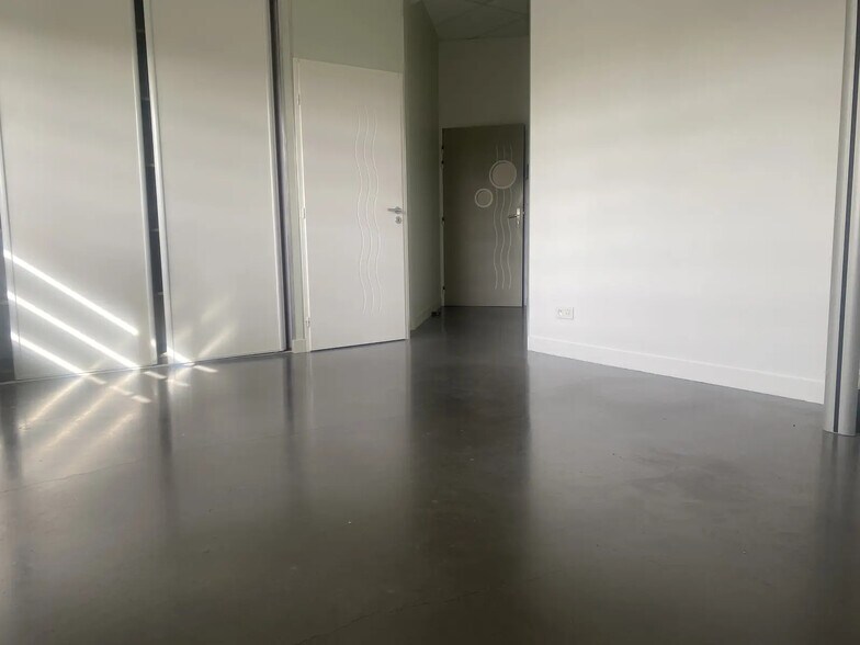 Office in Toulouse for lease - Interior Photo - Image 2 of 5