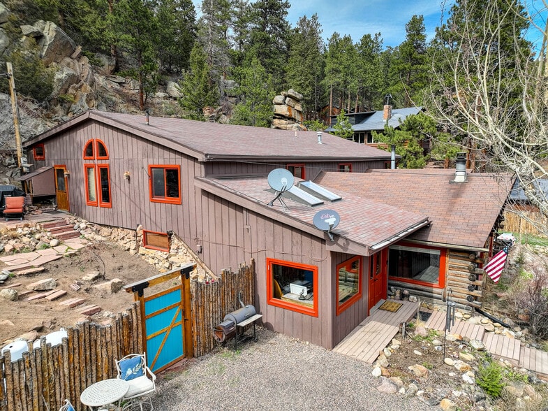 468 Riverside Dr, Lyons, CO for sale - Primary Photo - Image 1 of 85