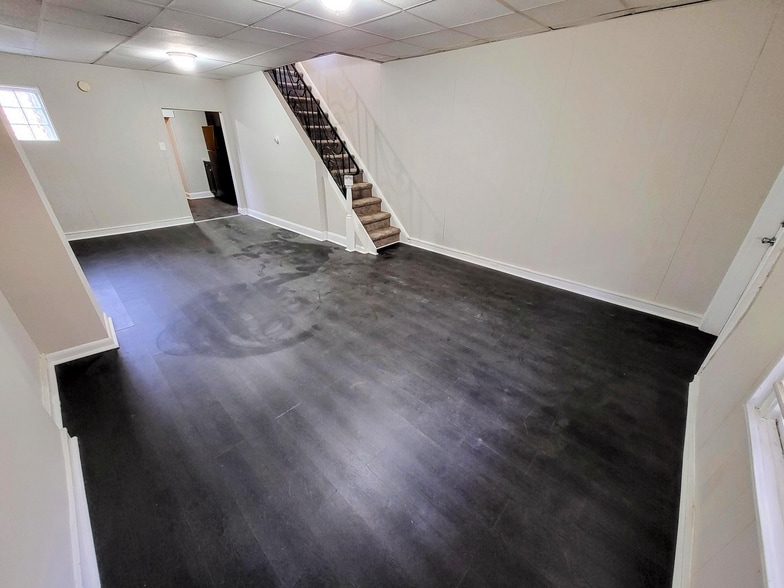 Croskey Portfolio portfolio of 3 properties for sale on LoopNet.com - Interior Photo - Image 3 of 16