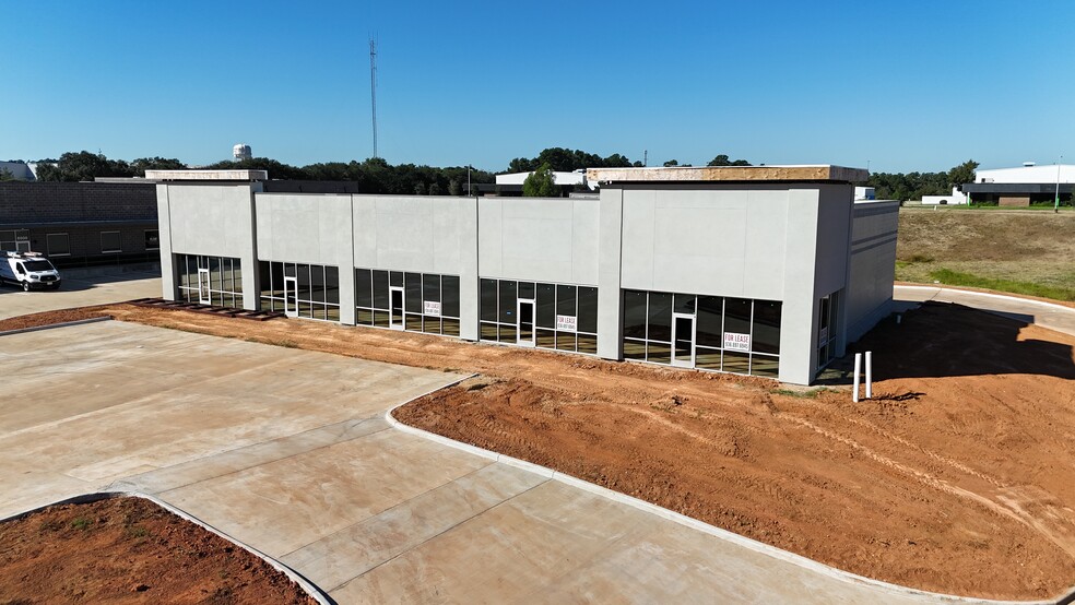 2527 Frazier St., Conroe, TX for lease - Building Photo - Image 3 of 6