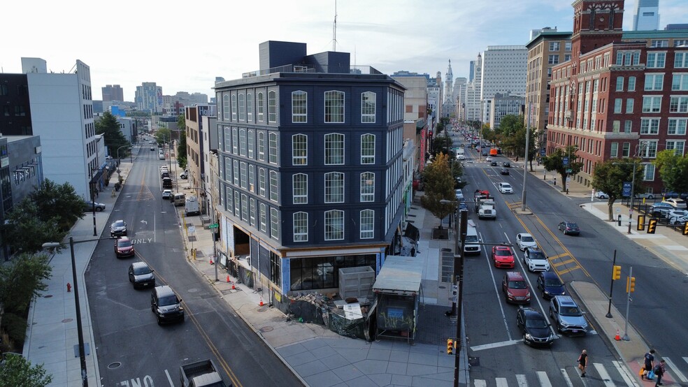 689-695 N Broad St, Philadelphia, PA for lease - Building Photo - Image 2 of 9