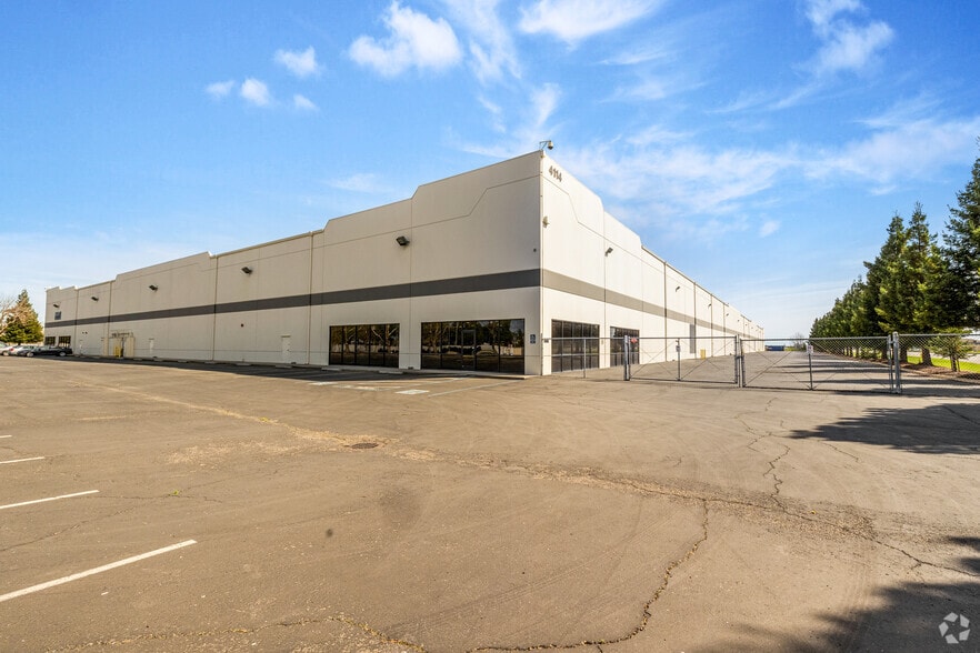 4114 S Airport Way, Stockton, CA for lease - Building Photo - Image 3 of 7