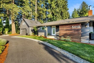 Remodeled Home on Commercial Acre - Pub