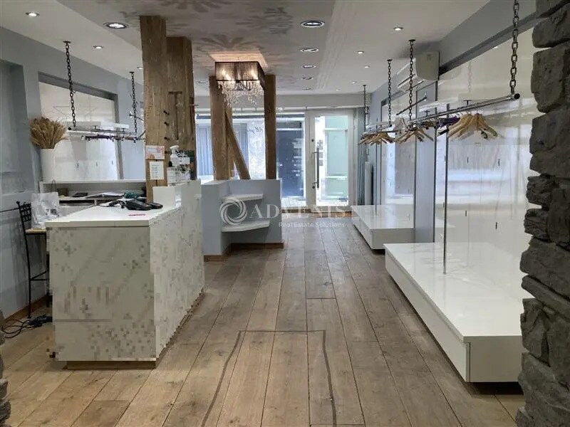 Retail in Blois for lease Interior Photo- Image 1 of 4