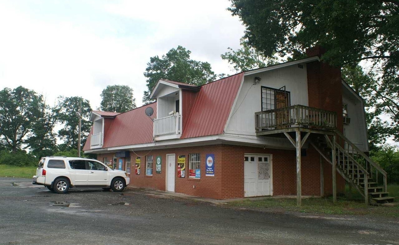 676 NC 22 42 Highway, NC 27208