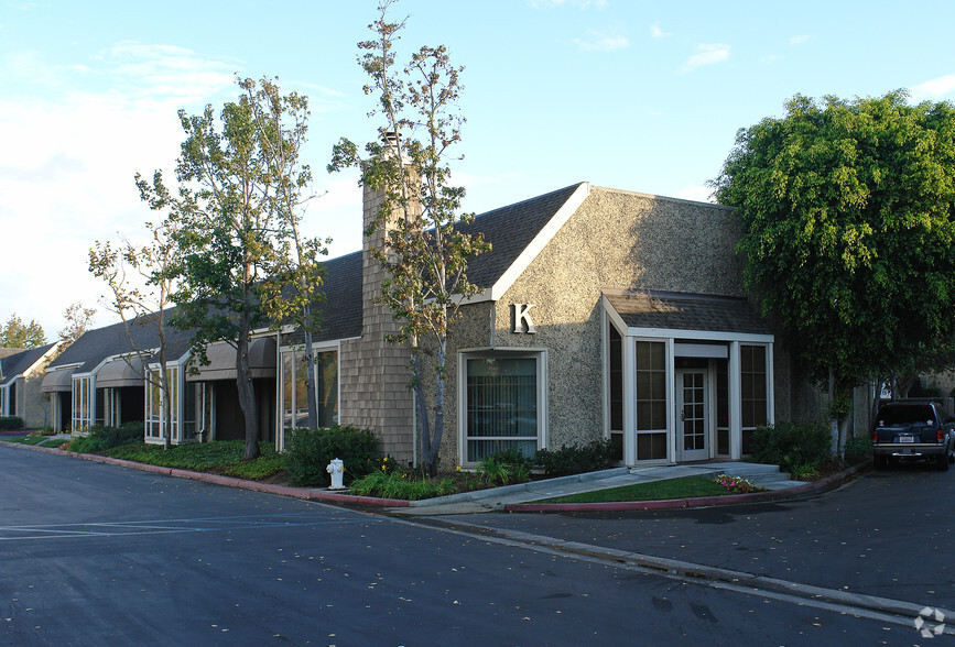 151 Kalmus Dr, Costa Mesa, CA for lease - Building Photo - Image 3 of 8