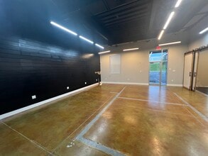 4007 N Taliaferro Ave, Tampa, FL for lease Interior Photo- Image 2 of 8